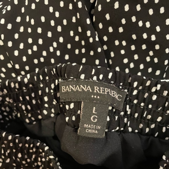 Banana Republic Black and White Printed Skirt with Elasticized Waist - Picture 2 of 2